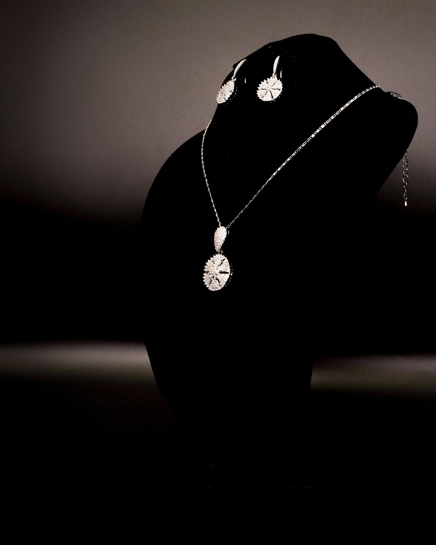 Elegand Round Shaped Locket Set with Earrings LS-5